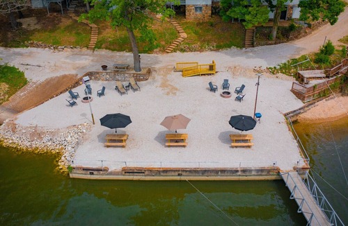 Lakeside Cabin | Fishing Cabin #5 2 queen beds and 1 bath dock