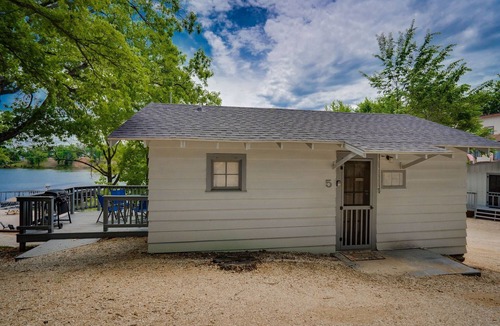 Lakeside Cabin | Fishing Cabin #5 2 queen beds and 1 bath dock