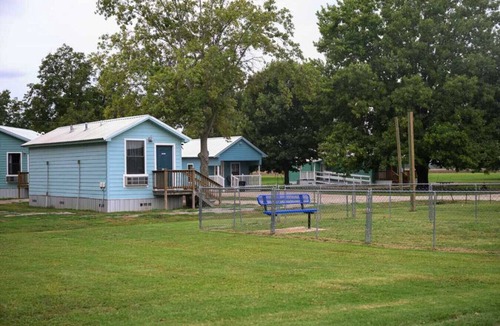 Lake Village Condo | Fishing cabin with views on Lake Chicot!