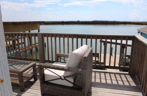 Cedar Lane Cottage | Fishing Cottage on ICW facing Sargentbeach with dock night fishing lights