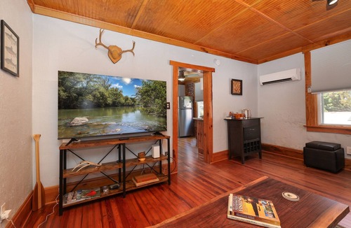 Bassett Condo | Fishing, Kayaking, Pet-friendly on the Smith River