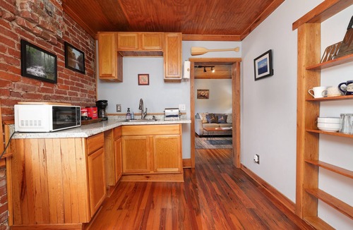 Bassett Condo | Fishing, Kayaking, Pet-friendly on the Smith River