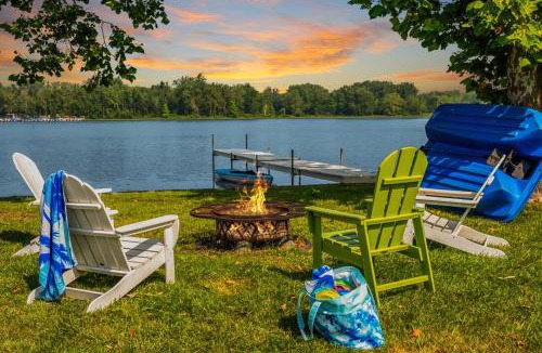 Pierceton House | Fishing Kayaks Firepit Paddleboat