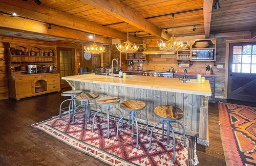 Methow Valley House | Fishing Lodge on Methow River with Pool and Hot Tub