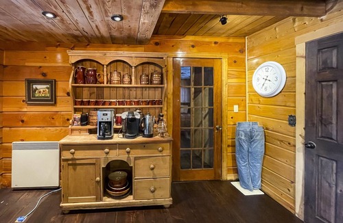 Methow Valley House | Fishing Lodge on Methow River with Pool and Hot Tub