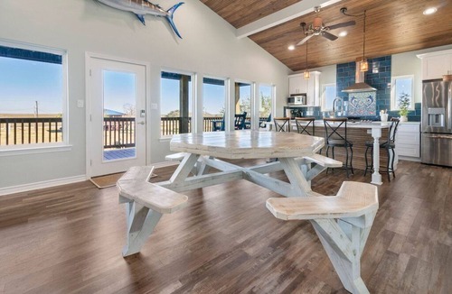 Cedar Lane House | Fishing Pier & Minutes to the Beach!