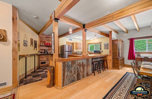 Trafalgar Cabin | Fishing pond, 15 minutes to Nashville