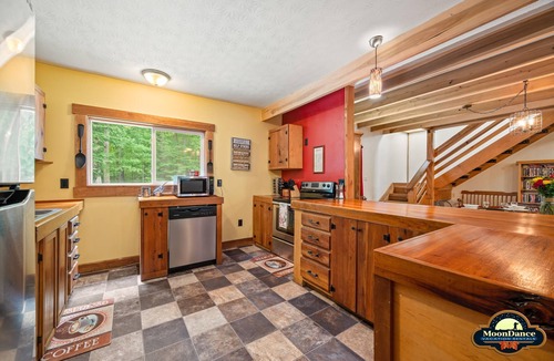 Trafalgar Cabin | Fishing pond, 15 minutes to Nashville