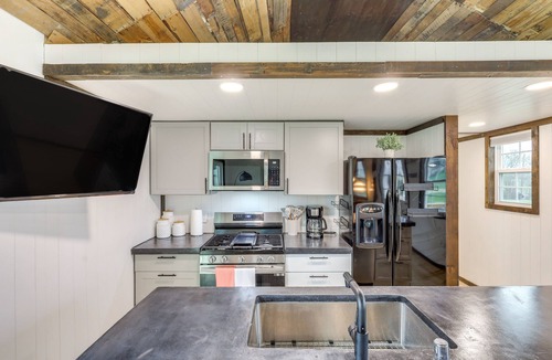 Lorena Apartment | Fishing Pond Access: Pet-Friendly Lorena Studio