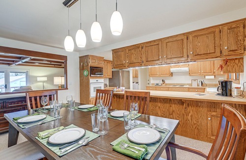 Grants Pass House | Fishing & Rafting Retreat: 7 Mi to Rogue River!
