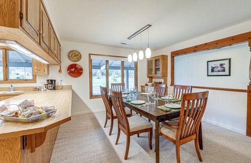 Grants Pass House | Fishing & Rafting Retreat: 7 Mi to Rogue River!