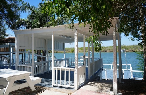 Rio Hondo Cottage | FISHING THEME COTTAGE; WATERFRONT FISHING PIER!