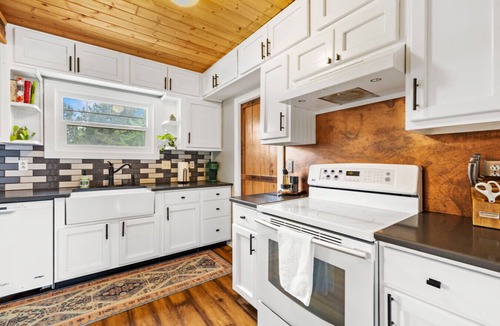 Boardman House | Fishing & Work-Friendly In A Prime Location