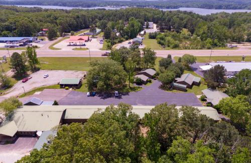 Buchanan House | Fishtale Lodge Cabins