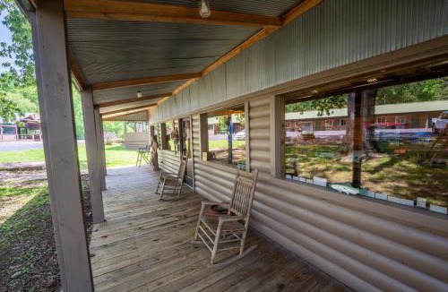 Buchanan House | Fishtale Lodge Cabins