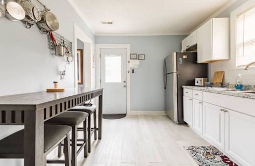 Glen Raven House | Fit for a Queen