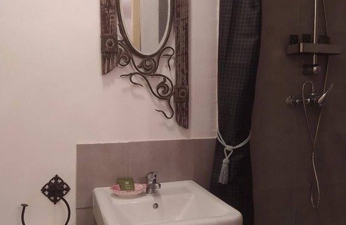 Quillan Bed & Breakfast | 'Fitou' Room, Mountain View Townhouse Quillan