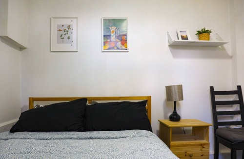 Oakwood Village Apartment | Fitted and convenient studio with parking included near downtown core