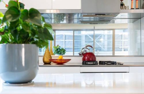 Collingwood North Apartment | Fitzroy 2BR Patio Parking & Pet-Friendly