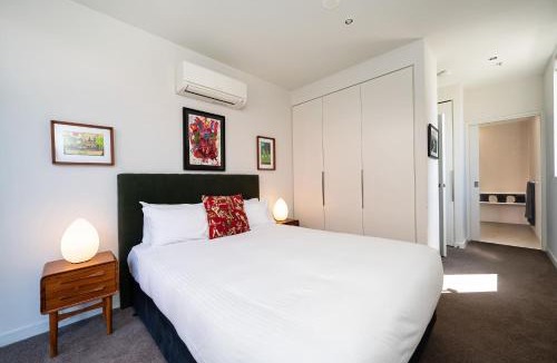 Collingwood North Apartment | Fitzroy 2BR Patio Parking & Pet-Friendly