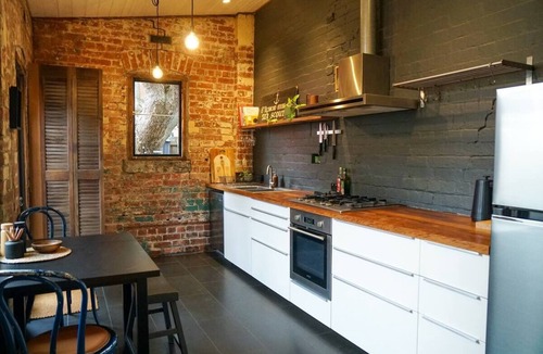 Fitzroy House | Fitzroy 3BR Terrace on Napier St + Permit Parking