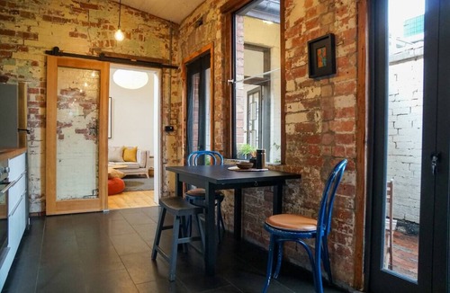 Fitzroy House | Fitzroy 3BR Terrace on Napier St + Permit Parking