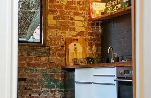 Fitzroy House | Fitzroy 3BR Terrace on Napier St + Permit Parking