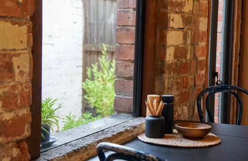 Fitzroy House | Fitzroy 3BR Terrace on Napier St + Permit Parking