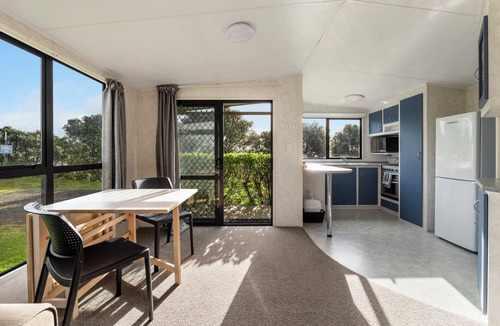 Fitzroy Cabin | Fitzroy Beach Holiday Park