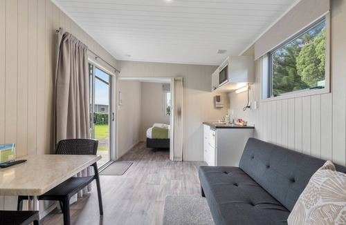 Fitzroy Cabin | Fitzroy Beach Holiday Park