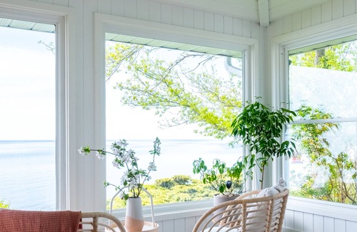 Consecon House | Fitzroy Lakehouse - Lake Ontario Waterfront with Hot Tub
