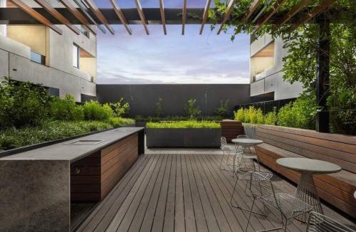 Collingwood North Apartment | Fitzroyal's Uchi in Melbourne's Multicultural Hub