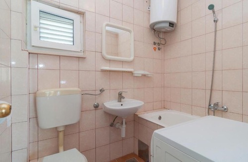 Solin Apartment | Five-Bedroom Apartment in Solin