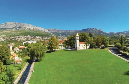 Solin Apartment | Five-Bedroom Apartment in Solin