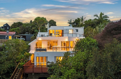 Greenhithe House | Five-Bedroom Haven in Greenhithe