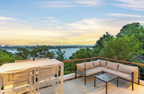 Greenhithe House | Five-Bedroom Haven in Greenhithe