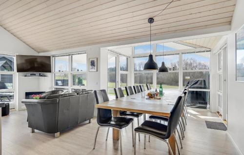 Spodsbjerg House | Five-Bedroom Holiday Home In Rudkobing