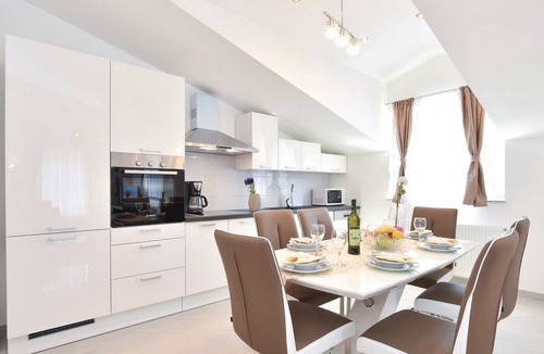 Trilj Villa | Five Bedroom Holiday Home