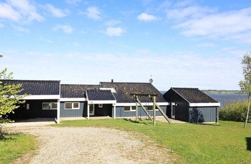 Hjarbæk House | Five-Bedroom Holiday home in Løgstrup