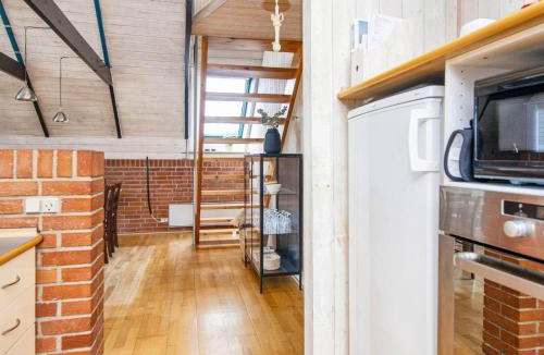 Pøt Strandby House | Five-Bedroom Holiday home in Juelsminde 2
