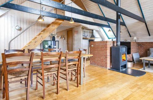Pøt Strandby House | Five-Bedroom Holiday home in Juelsminde 2