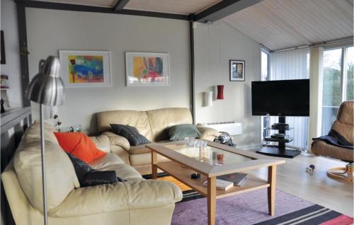 Hasmark Strand House | Five-Bedroom Holiday Home In Otterup