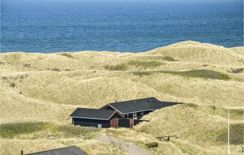 Grønhøj House | Five-Bedroom Holiday Home In Lokken