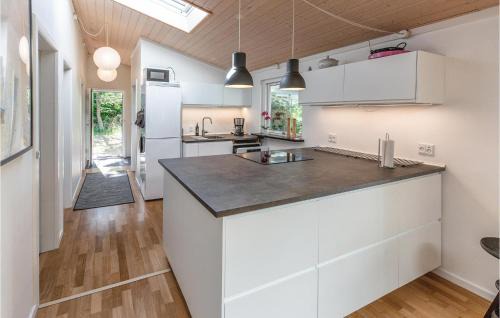 Hoensinge House | Five-Bedroom Holiday Home In Hojby
