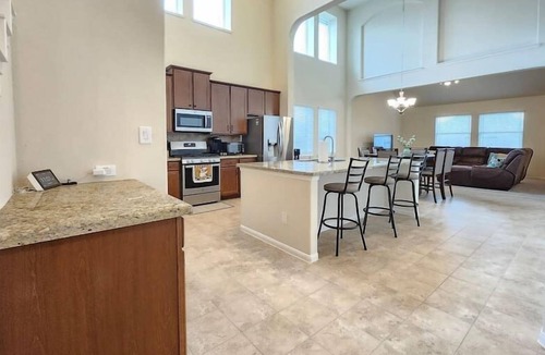 Baytown House | Five Bedroom Home/Family/Friends/Travel Workers