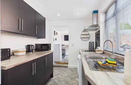 Darlington House | Five Bedroom Home with En Suites