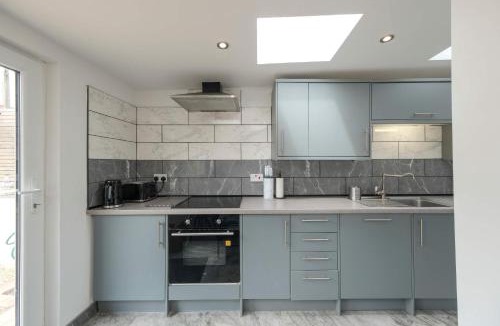 Horfield House | Five bedroom house in Douglas road