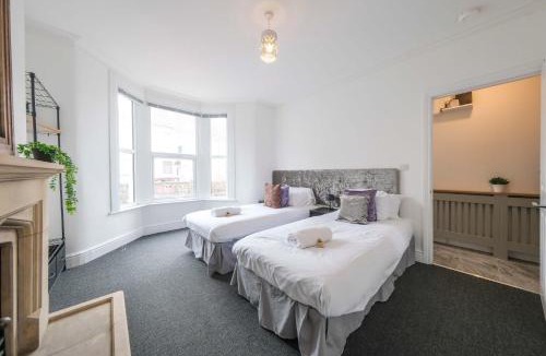 Horfield House | Five bedroom house in Douglas road