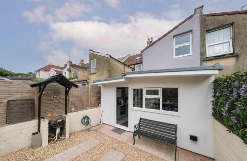 Horfield House | Five bedroom house in Douglas road