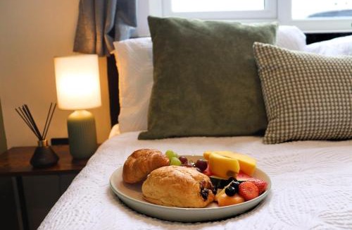 Luton Apartment | Five bedroom house with parking